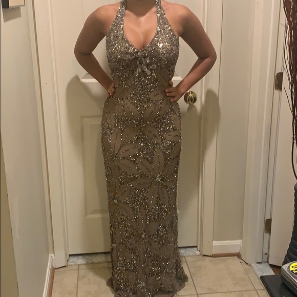 Adrianna Papell Live from the E! Red Carpet Gown - Picture 5 of 6